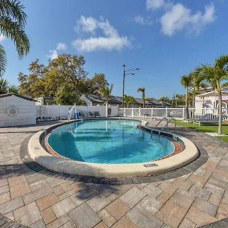 By Clearwater Beach With Pool And Parking Apartamento